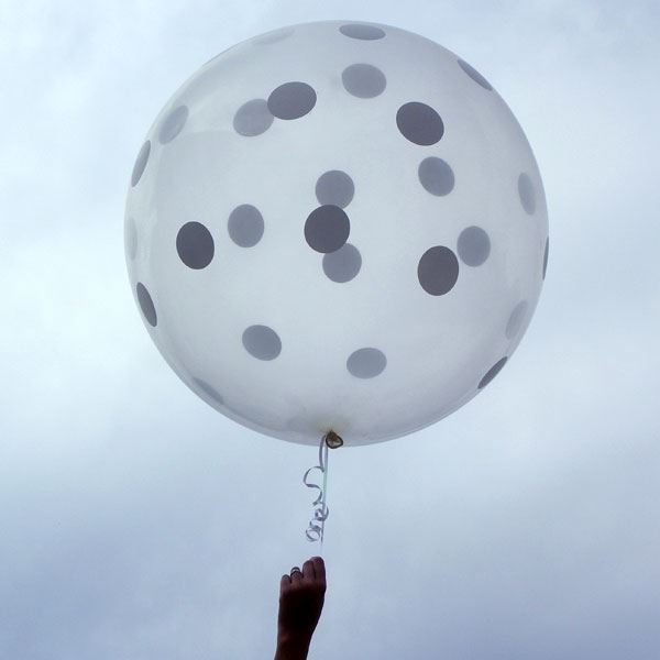 Imagen de Globo transparente puntos blancos 90cm