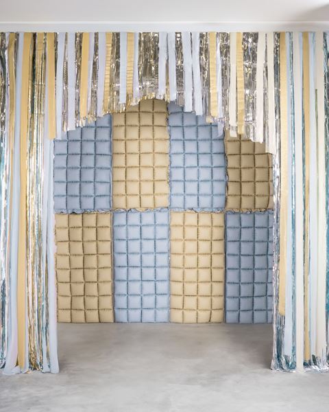 Picture of Fondo Globos Beige y Azul Cuadrados Foil (110cm x 55cm)